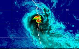 Cyclone LORNA(25S) category 1 US is forecast to weaken next 36hours and be fully extratropical in 48hours(satellite animation)