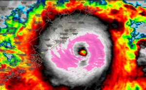 Powerful and dangerous cyclone FANI(01B) category 4 US, is a huge potential threat to the Brahmapur/Puri/Bhubaneswar area(VIDEO)