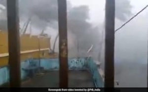 Super Cyclone FANI(01B) made landfall very close to Puri, weakening,expected to be a CAT1 US near Kolkata in apprx 12hours ( VIDEO)