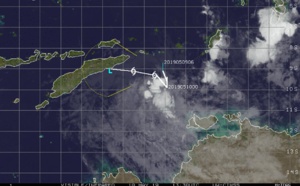 Timor Sea:  35knots Cyclone LILI(26S) should be weakening due to dry air in the atmosphere and land interaction with East Timor