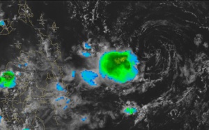 (4PM) Philippines: remnants of INVEST 90W to the east of Mindanao ( satellite animations )