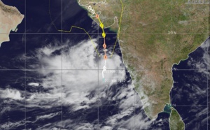 Arabian Sea: cyclone VAYU(02A) is developing an eye and is intensifying rather rapidly