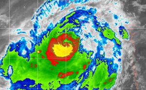 Cyclone VAYU(02A) meandering, intensity being capped due to dry air entrainment