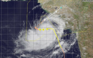 Cyclone VAYU(02A) is forecast to weaken gradually and make landfall near the India/Pakistan border after 72hours