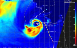 Cyclone VAYU(02A) category 1 US is forecast to weaken rapidly after 24hours due to vertical shear