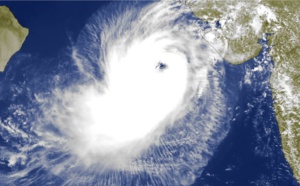 Cyclone VAYU(02A) still "good-looking" but expected to weaken rapidly after 24hours