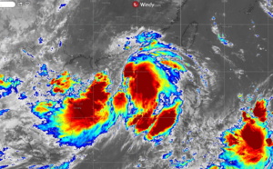 South China Sea: TD WIPHA(08W) reaching peak intensity close to Hainan