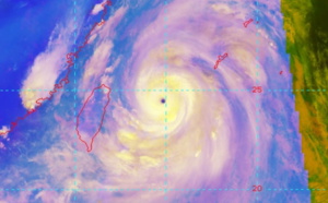 The eye of Super Typhoon Lekima is tracking between Ishigaki and Miyakojima