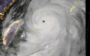 Ouragan/Typhon: l'oeil du Super Typhon LEKIMA entre les îles Ishigaki et Miyakojima, James Reynolds est sur place (VIDEO)