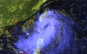 TS Bailu(12W) 85km to Lanyu island, landfall in China shortly before 24h