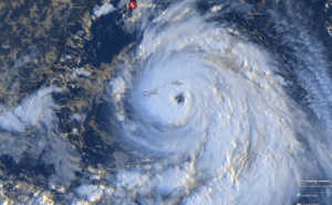 Typhoon Lingling: intensifying into category 3 within 24h. TS 14W: update