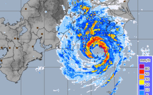 Typhoon Faxai bearing on Tokyo area. Kozushima reports a 224km/h gust