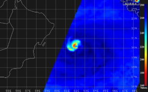 Hikaa(03A) tiny but well organized category 1 cyclone has probably peaked, near Masirah in 12h