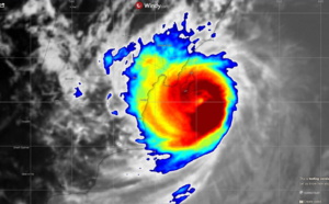 Hikaa(03A) strong category 1 just south of Masirah, landfall over Oman within 12h