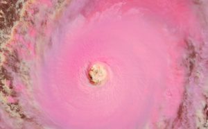 Super Cyclone Kyarr(04A) still impressive, forecast to weaken faster after 36hours