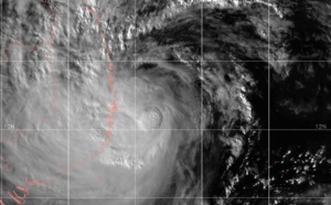 Tropical Storm Nakri(25W) making landfall shortly before 12hours