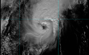 Typhoon Kalmaegi: forecast landfall near Aparri within 12h. Invest 93W: Trop Cyclone Formation Alert