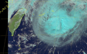 Fung-Wong being under severe vertical wind-shear, weakening rapidly next 36h
