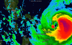 Powerful Typhoon Kammuri(29W), cat 4, tracking almost over Legazpi shortly