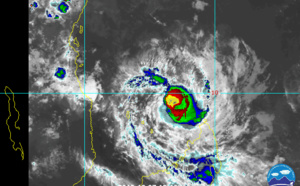 TC 02S(BELNA) cat 3 and intensifying. Invest 92B: TCFA.  TC 03S(AMBALI) &amp; INVEST 94P: updates