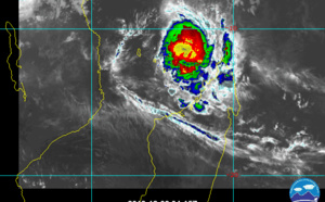 TC 02S(BELNA) back to Category 2 but expected to intensify, bearing down on Madagascar