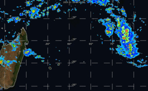 Invest 96S: winds may increase south of the weak circulation. The area is medium