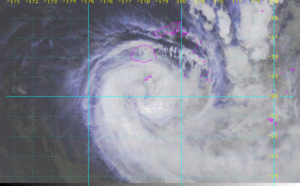 04P( Sarai) near peak intensity: 70knots, Cat1 US. Should be weakening rapidly after 36h