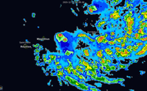 05S(CALVINIA) forecast to peak near 50knots South-East of Mauritius