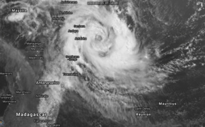 TC 22S(HEROLD): CAT 1 US and intensifying and TC 23P(GRETEL): updates at 15/09UTC