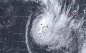 Le Super Cyclone YASA aux îles Fidji: état de désastre décrété pour 1 mois Le Super Cyclone YASA aux îles Fidji: état de désastre décrété pour 1 mois