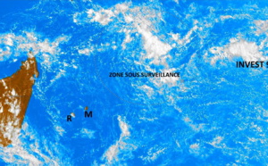 Une zone dépressionnaire sous surveillance loin au Nord-Est des ILES SOEURS