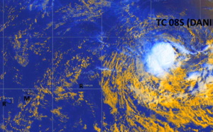 DANILO(08S) is slowly approaching the Mascarenes, slightly improved satellite signature, 07/03utc update