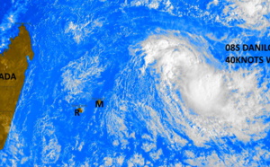 DANILO(08S): 550km NE of Rodrigues, slightly intensified, approaching the Mascarenes, 08/03utc update