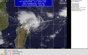 12S(ELOISE) should be making landfall near Antalaha by 12hours, forecast to intensify significantly once over the MOZ Channel 12S(ELOISE) should be making landfall near Antalaha by 12hours, forecast to intensify significantly once over the MOZ Channel