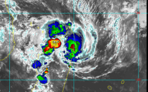 12S(ELOISE) made landfall apprx 50km south of Antalaha, forecast to re-intensify significantly once over the MOZ Channel 12S(ELOISE) made landfall apprx 50km south of Antalaha, forecast to re-intensify significantly once over the MOZ Channel