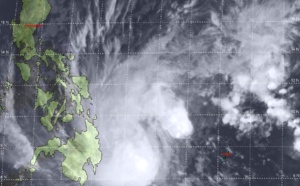 WNP: 01W(DUJUAN) 45knots, still fighting wind shear, slowly approaching Mindanao, 19/09utc update WNP: 01W(DUJUAN) 45knots, still fighting wind shear, slowly approaching Mindanao, 19/09utc update