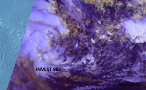 SOUTH INDIAN: Tropical Cyclone Formation Alert issued for Invest 98S// Invest 94P still Low. Updates 25/06utc