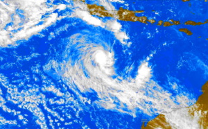 Southern Hemisphere/South Indian: Tropical Cyclone Formation Alert issued for Invest 90S(PADDY), 22/04utc