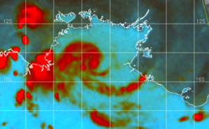 TC 05P(CODY) forecast to overcome dry air and increasing shear over 24hours// Over-land TC 06P(TIFFANY) still monitored, 12/15utc TC 05P(CODY) forecast to overcome dry air and increasing shear over 24hours// Over-land TC 06P(TIFFANY) still monitored, 12/15utc