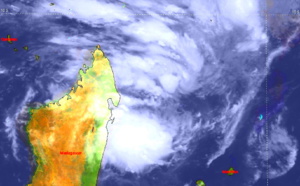 Tropical Cyclone Formation Alert re-issued for Invest 93S, 22/02utc