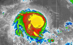 TC 08S(BATSIRAI) is re-intensifying and gradually approaching the Mascarene islands