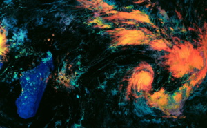 TC 08S(BATSIRAI) now a CAT 1 US is forecast to reach CAT 2 by 24h and carry on intensifying, 29/15utc