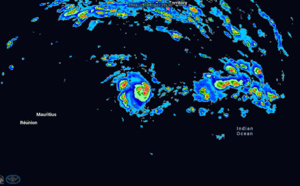 TC 08S(BATSIRAI) high end CAT 1 US will be intensifying next 72h up to CAT 3, approaching the Mascarenes, Invests 98P/97P updates,30/03utc