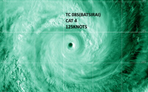 TC 08S(BATSIRAI): CAT 4 US tracking North of Réunion island// TC 09P struggling under dry air// Invest 90S: now Medium,02/15utc