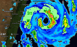 TC 08S(BATSIRAI): CAT 3 US  bearing down on Eastern Madagascar// TC 10S(CLIFF) near peak intensity//Invest 92P on the map,05/03utc