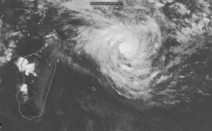TC 13S(EMNATI): CAT 1 US: intensifying within 48h while tracking to the North of Mauritius/Réunion, 19/03utc