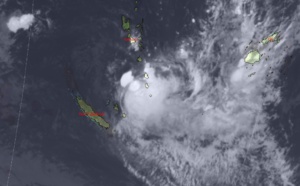TC 26P(GINA): slow-moving between Vanuatu and New Caledonia//Invest 93B making landfall: winds close to 35kts//Invest 91W, 20/09utc