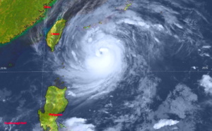 Typhoon 14W(MUIFA): from CAT 2 to CAT 4 next 24h//Invest 93W:medium//Invest 92W//HU 06L(EARL): ETT, 1015utc
