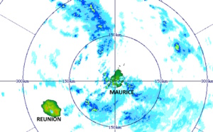 ILES SOEURS: la REUNION et MAURICE douchées par des pluies localement fortes// Et ce n'est probablement pas fini// 26/19h ILES SOEURS: la REUNION et MAURICE douchées par des pluies localement fortes// Et ce n'est probablement pas fini// 26/19h