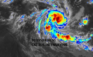 CAT 2 US 19S(FABIEN) approaching DIEGO GARCIA and intensifying// 1515utc